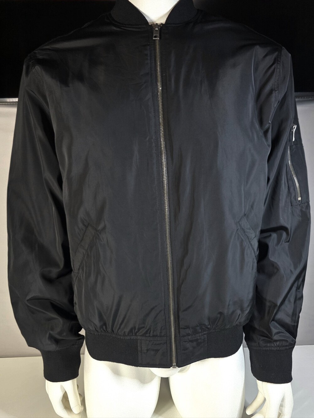Old Navy Water-Resistant Classic Bomber Jacket Size Large